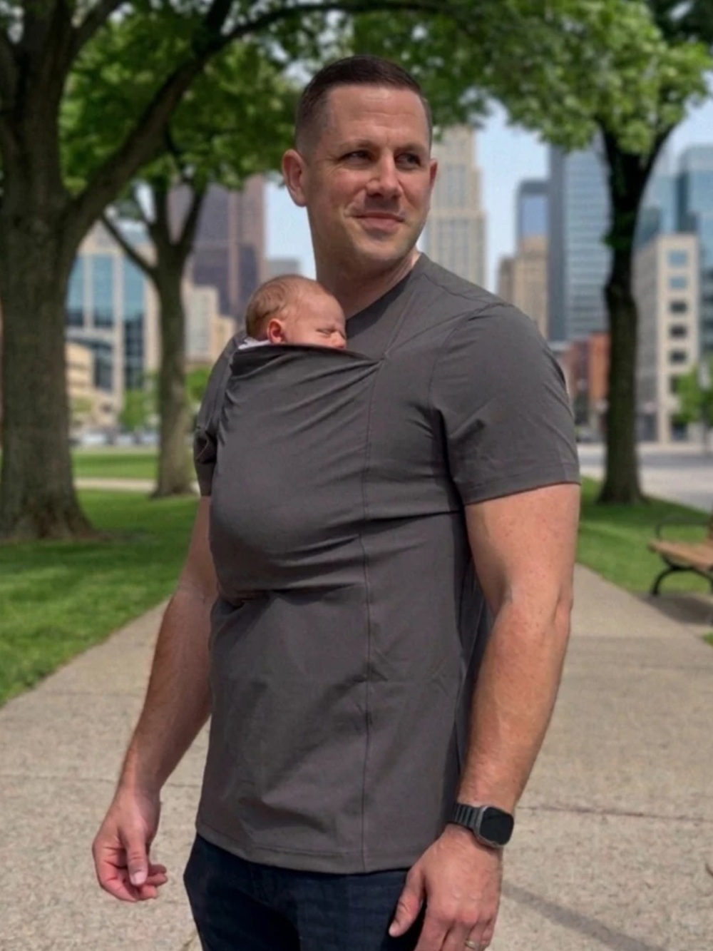 Lalabu Men's Short-Sleeve Babywearing Tee in Gray